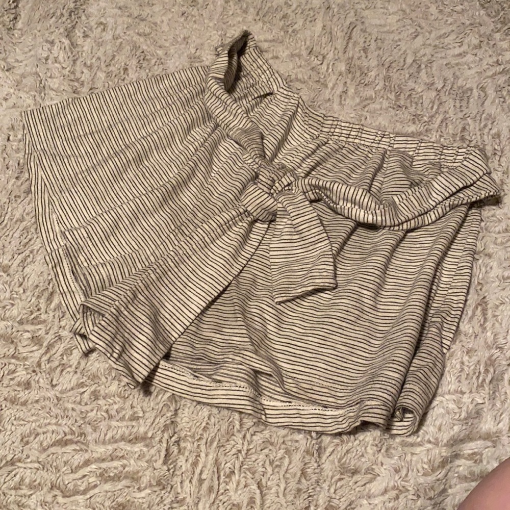 Knit Shorts with Tie